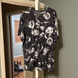 Nike Black & White Floral-Graphic Short Sleeve Tee